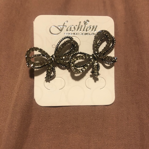 Earring - Picture 2 of 16